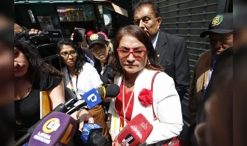 “La realidad es un rompecabezas con piezas de encaje perfecto”, fue el mensaje —escrito en un cuaderno— con el que llegó la profesora a declarar a la Fiscalía. Foto: Antonio Melgarejo/La República – Video: Cuarto Poder