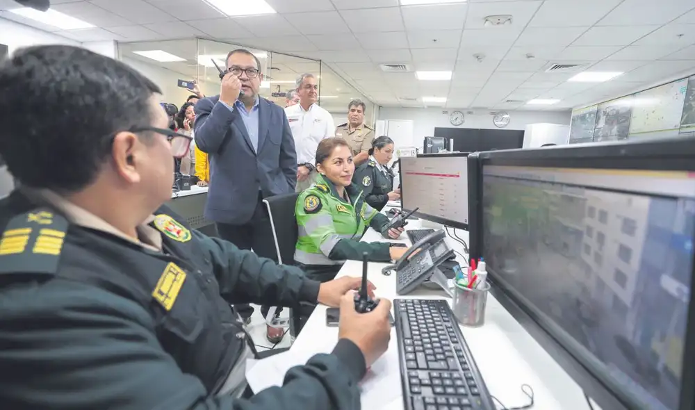 Puesta en escena. Alberto Otárola busca vender la idea de que el Gobierno está luchando contra la inseguridad. Foto: difusión Puesta en escena. Alberto Otárola busca vender la idea de que el Gobierno está luchando contra la inseguridad. Foto: difusión