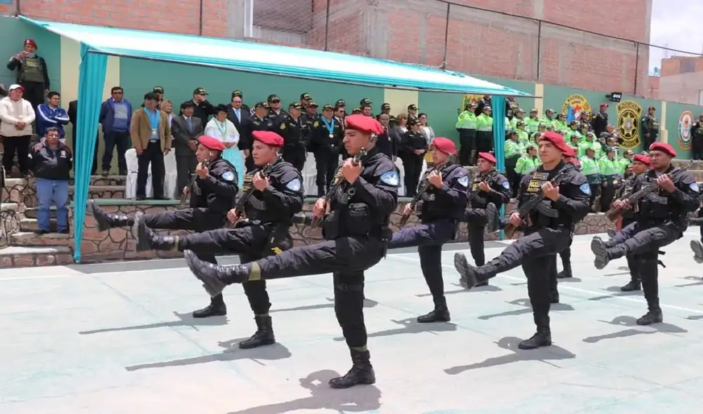 Policías de varias ciudades del sur recibieron una noticia que a varios no les gustó: deben cumplir servicio en Puno. Foto: La República Policías de varias ciudades del sur recibieron una noticia que a varios no les gustó: deben cumplir servicio en Puno. Foto: La República