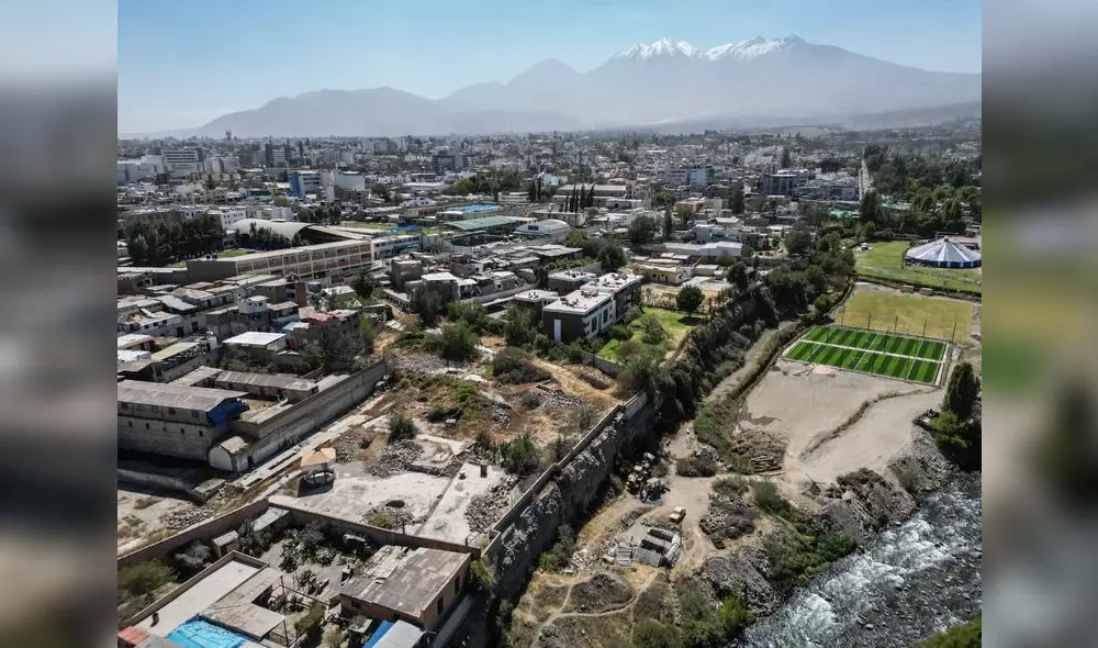 Sin solución. La ciudad creció en habitantes y debe tener el peor servicio de transporte. La falta de oferta alentó la proliferación de carros pequeños. Sin solución. La ciudad creció en habitantes y debe tener el peor servicio de transporte. La falta de oferta alentó la proliferación de carros pequeños.
