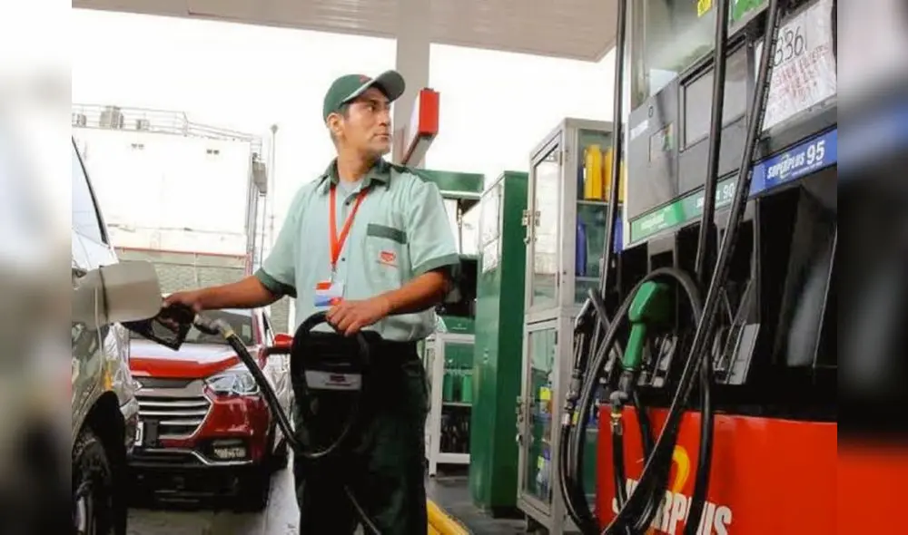El gasohol premium se encareció S/0,20 y llegó S/11,14 por galón. Foto: Andina El gasohol premium se encareció S/0,20 y llegó S/11,14 por galón. Foto: Andina