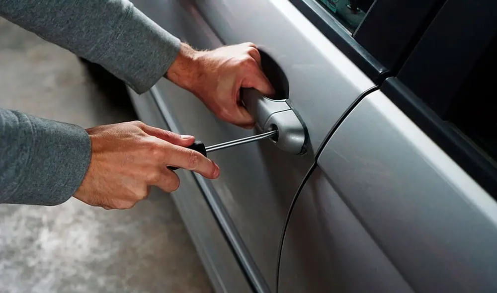 El 'peine' es una llave de 2 puntas que utilizan los delincuentes para robar carros. Foto: compara.com El 'peine' es una llave de 2 puntas que utilizan los delincuentes para robar carros. Foto: compara.com
