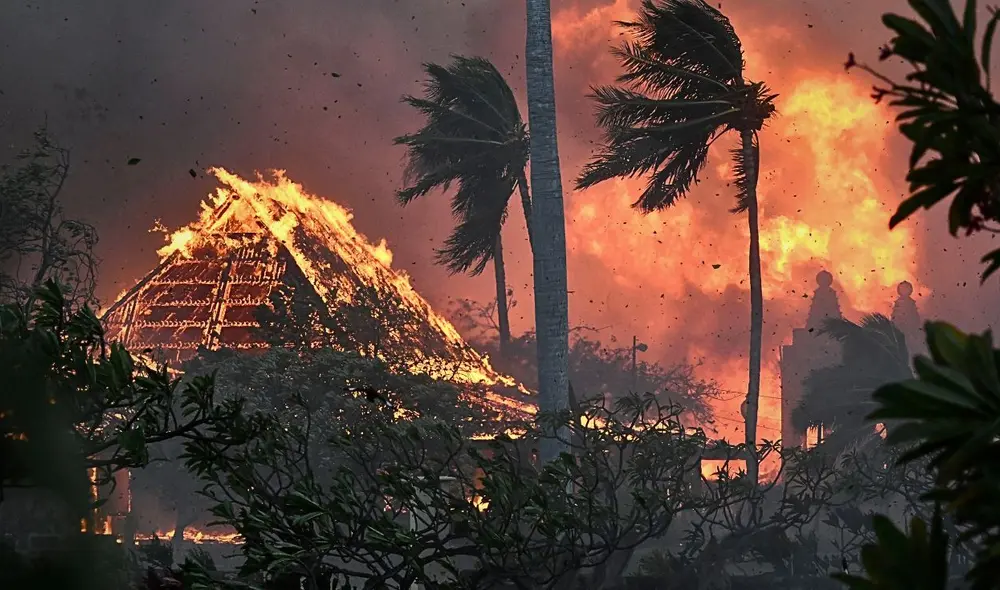 Incendio forestal en el archipiélago norteamericano. Foto: composición de Luis Guerrero/La República/difusión