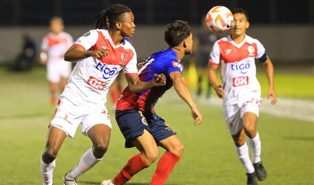 CD FAS vs. Real Estelí se enfrentaron en El Salvador. Foto: Sofía Mazariego CD FAS vs. Real Estelí se enfrentaron en El Salvador. Foto: Sofía Mazariego