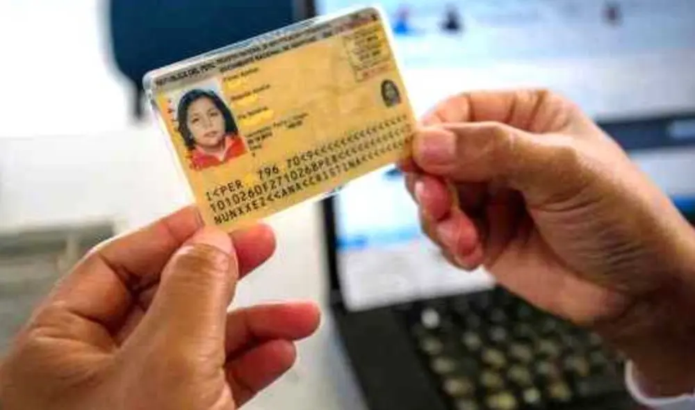 El DNI amarillo es muy importante para que los menores de edad se involucren en beneficios comunes. Foto: Andina.