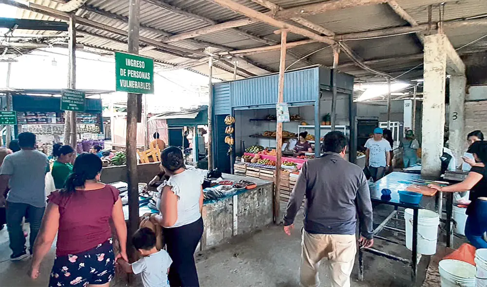 Sin orden. Comerciantes del mercado El Inca pidieron mayor seguridad a raíz de agresiones. Foto: Carlos Vásquez/La República