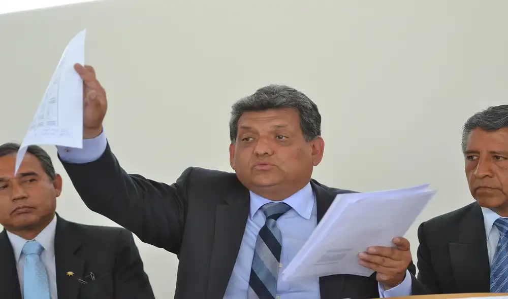 . Decano del colegio de Abogados insiste con aprobar el adelanto de elecciones. Foto: La República