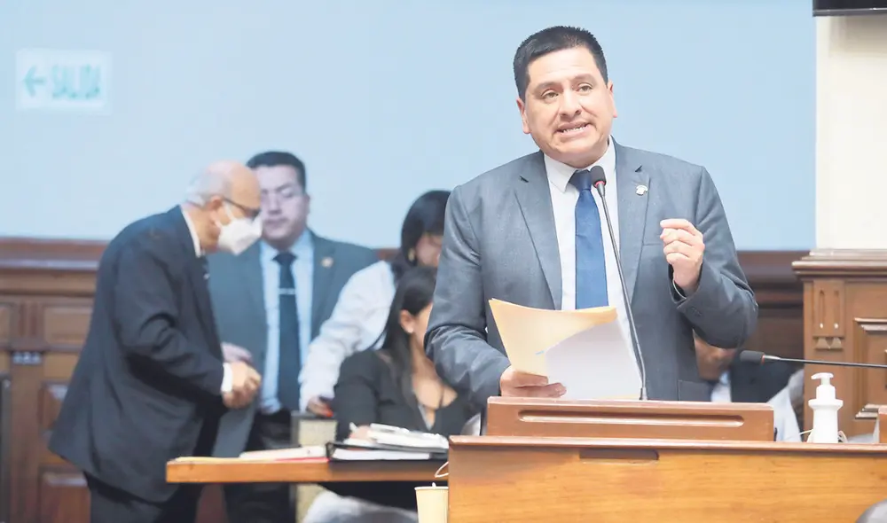 Postura. El congresista Luis Aragón manifestó que la mayoría de los representantes en el plenario eran personas que no tenían legitimidad para participar y que eso vicia todo el proceso. Foto: difusión