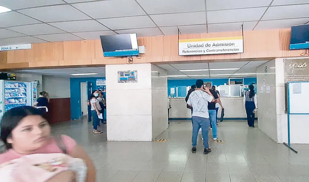 Cargos en essalud. Familiares del auditor cuestionado laboran en áreas como la Unidad de Admisión del HNAAA. Foto: Carlos Vásquez/La República