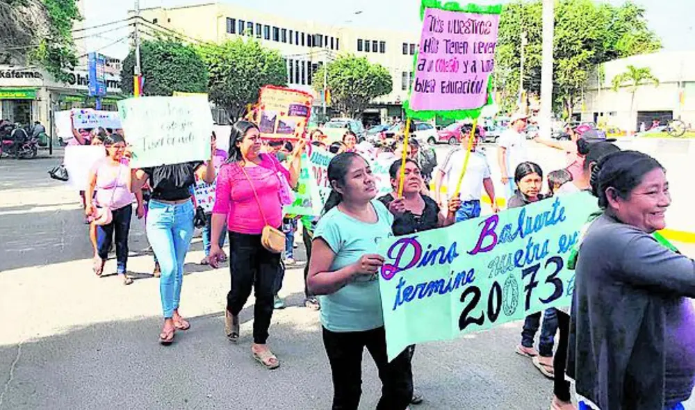 Malestar. Llegaron para exigir a Pronied que intervenga en el proyecto abandonado. Foto: Almendra Ruesta/La República Malestar. Llegaron para exigir a Pronied que intervenga en el proyecto abandonado. Foto: Almendra Ruesta/La República