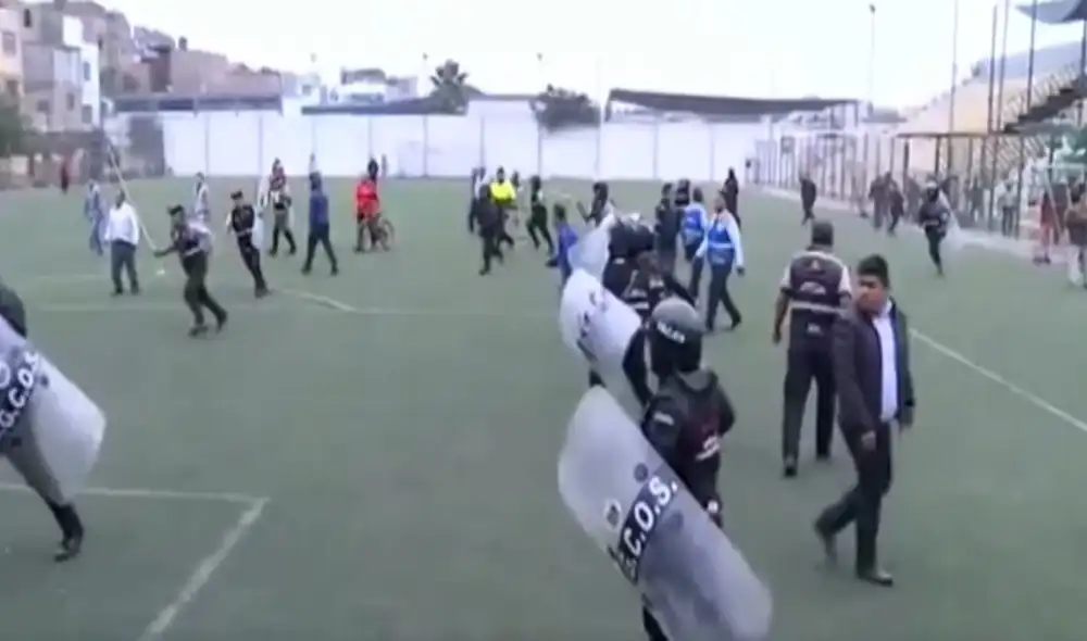 Enfrentamiento entre serenos y vecinos. Foto: captura Canal N/video: Canal N