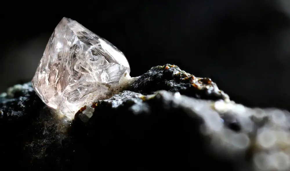 Un nuevo estudio identificó el proceso geológico que hace emerger los diamantes a la superficie. Foto: referencial / Adobe Stock