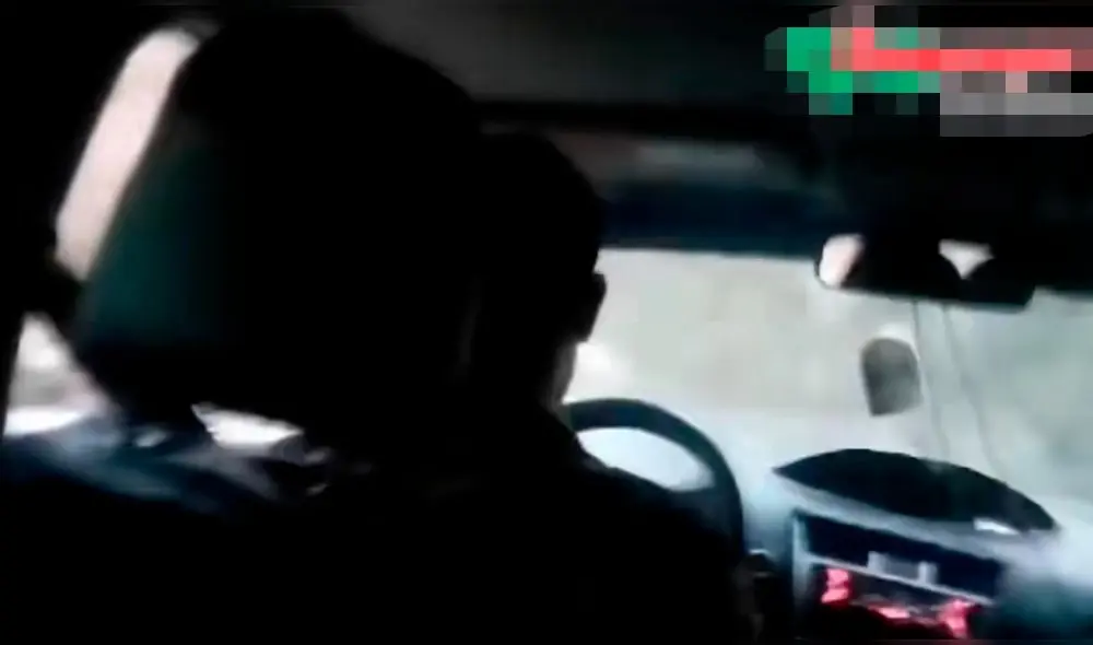 Conductor hizo peligrosas maniobras y chocó su carro contra cerro. Foto: Huancayo Noticias - Video: Huancayo Noticias Conductor hizo peligrosas maniobras y chocó su carro contra cerro. Foto: Huancayo Noticias - Video: Huancayo Noticias