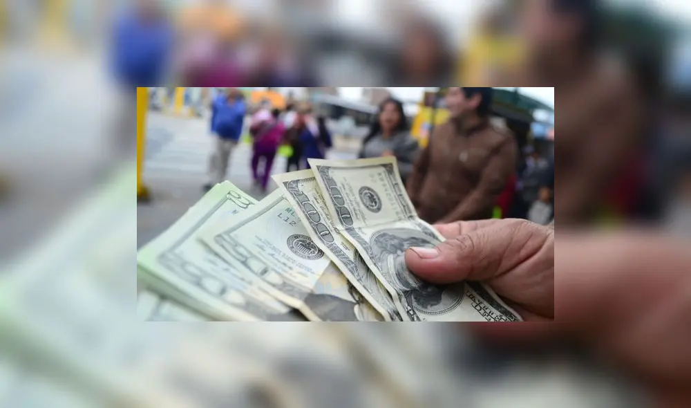 El dólar en el mercado paralelo cotizaba en S/3,680 la compra y S/3,710 la venta. Foto: Andina El dólar en el mercado paralelo cotizaba en S/3,680 la compra y S/3,710 la venta. Foto: Andina