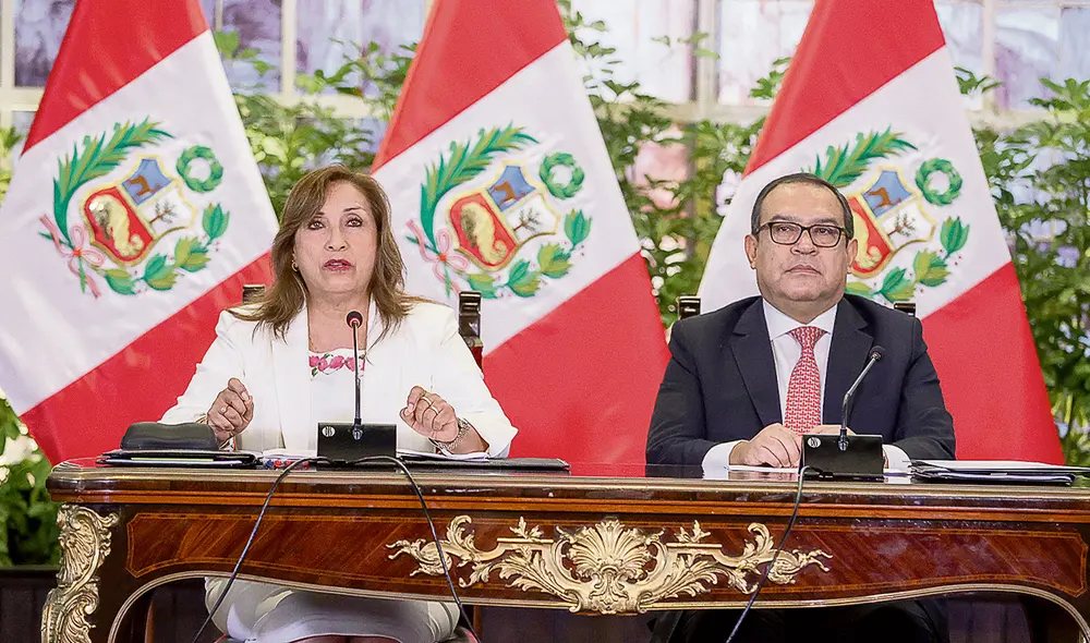Dúo de poder. Boluarte y Otárola salieron ante el país a justificar actuación de las fuerzas del orden tras las muertes y hasta les entregaron bonos. Foto: difusión
