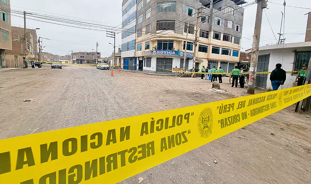 Delincuencia. Sujetos se llevaron el arma de fuego del policía abatido. Hasta el lugar de los hechos llegaron agentes de la Policía Nacional y de la Fiscalía. Foto: difusión Delincuencia. Sujetos se llevaron el arma de fuego del policía abatido. Hasta el lugar de los hechos llegaron agentes de la Policía Nacional y de la Fiscalía. Foto: difusión
