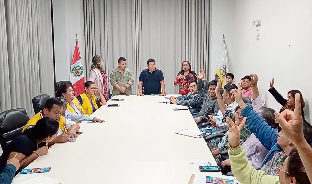 Programa. Alcalde Juan Carranza y empresarios acordaron invitar a reinas de la primavera. Foto: difusión Programa. Alcalde Juan Carranza y empresarios acordaron invitar a reinas de la primavera. Foto: difusión