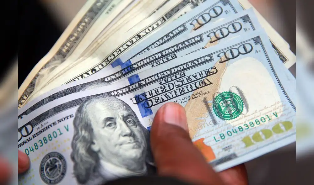 El dólar en el mercado paralelo cotizaba en S/3,660 la compra y S/3,700 la venta. Foto: Andina