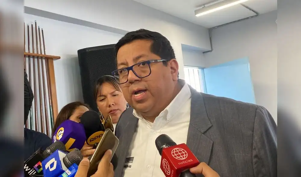 El titular del MEF, Alex Contreras, calificó como una "medida populista" el proyecto de ley del congresista Luna para retirar hasta 4 UIT de los fondos de AFP. Foto: María Pía Ponce / URPI-LR