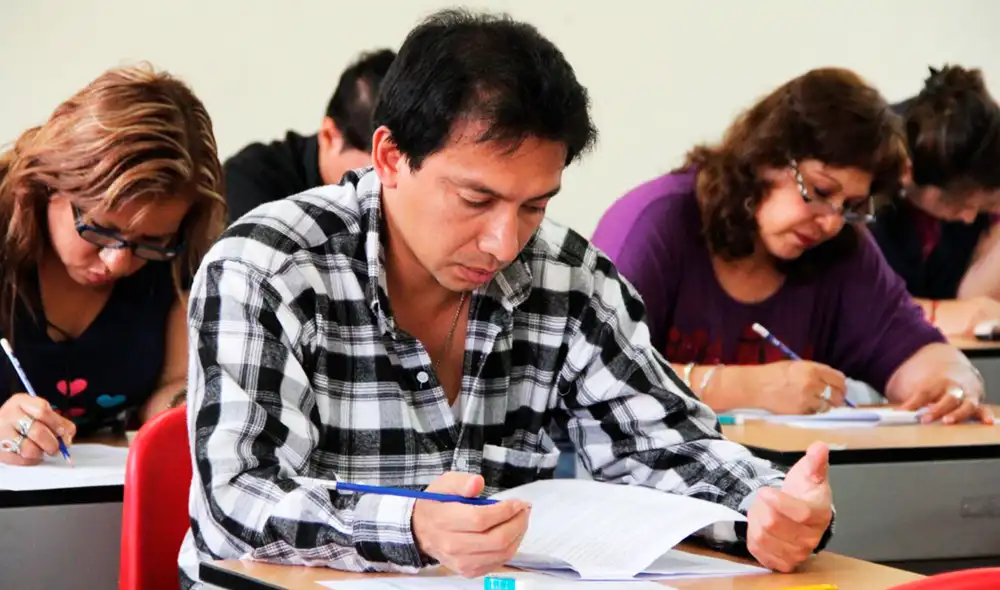 Varios docentes subieron de escala en la Carrera Pública Magisterial al ganar el concurso de ascenso docente. Foto: Andina