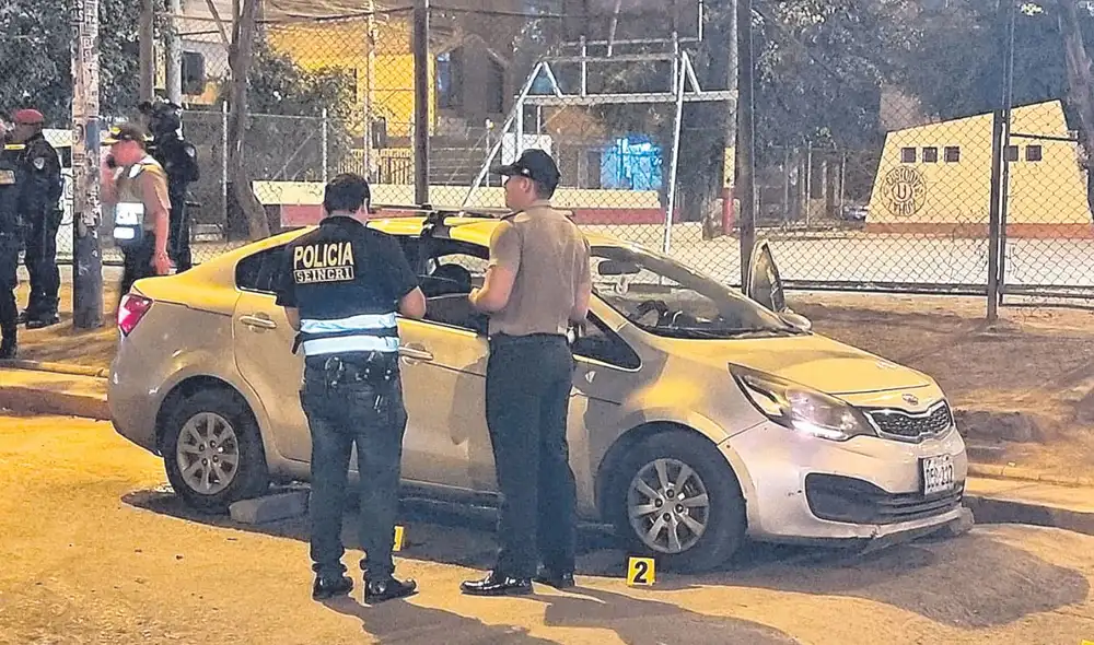 Alarmante. El doble asesinato fue cometido por sujetos en moto, delante de testigos. Foto: La República Alarmante. El doble asesinato fue cometido por sujetos en moto, delante de testigos. Foto: La República