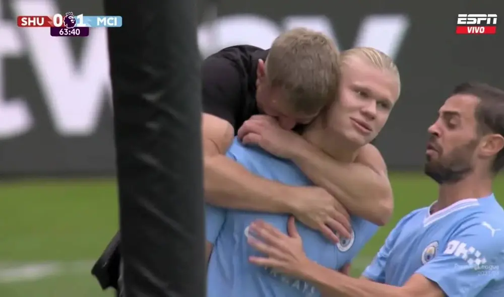 El noruego se vio sorprendido por el abrazo del hincha que se metió en la cancha. Foto: captura/ ESPN El noruego se vio sorprendido por el abrazo del hincha que se metió en la cancha. Foto: captura/ ESPN