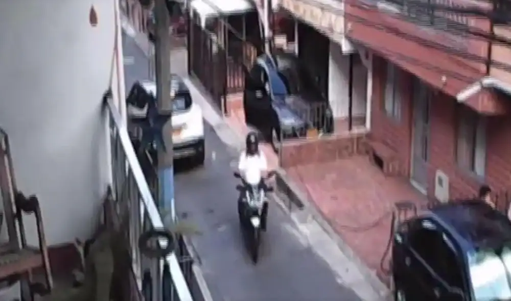 Cámaras de seguridad en Medellín también captaron el sismo que se sintió el último 27 de agosto en Colombia. Foto y video: @telesforito99/Twitter Cámaras de seguridad en Medellín también captaron el sismo que se sintió el último 27 de agosto en Colombia. Foto y video: @telesforito99/Twitter