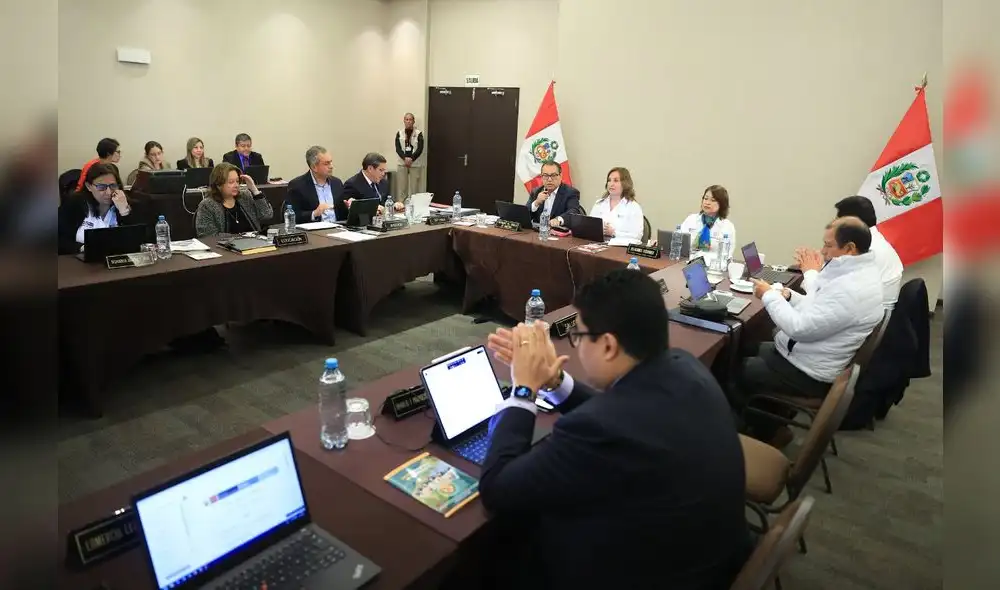 Sesión. La actividad se realizó en el hotel Casa Andina de Tacna. Dina y todos sus ministros estuvieron presentes. Al finalizar ninguno declaró a la prensa. Sesión. La actividad se realizó en el hotel Casa Andina de Tacna. Dina y todos sus ministros estuvieron presentes. Al finalizar ninguno declaró a la prensa.