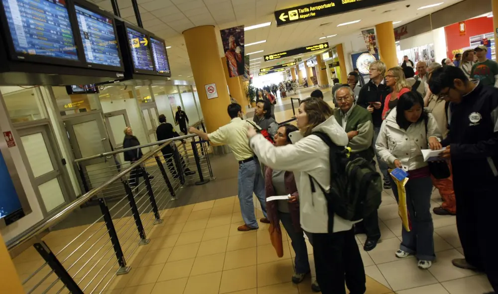 Estafa. Aeropuerto Jorge Chávez. PNP advierte de modalidad de estafa. Foto: Andina Estafa. Aeropuerto Jorge Chávez. PNP advierte de modalidad de estafa. Foto: Andina