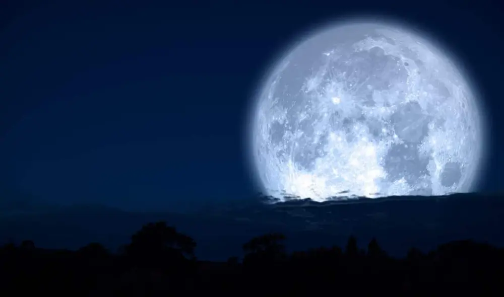 A diferencia de otros plenilunios, la superluna azul se verá más grande y brillante en el cielo. Foto: Adobe Stock