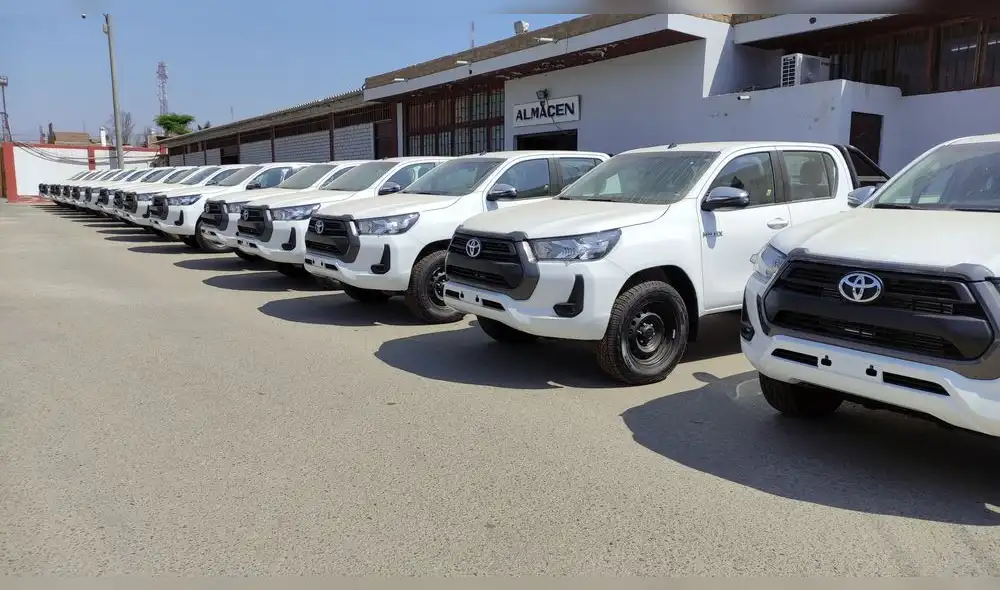 Vehículos. La comisión de recepción del Gobierno Regional ha observado la entrega de estas 27 camionetas, debido a que todas son de color blanco. Vehículos. La comisión de recepción del Gobierno Regional ha observado la entrega de estas 27 camionetas, debido a que todas son de color blanco.