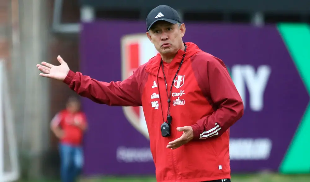 Juan Reynoso afrontará su primera eliminatoria al mando de la selección peruana como DT. Foto: X/LaBicolor