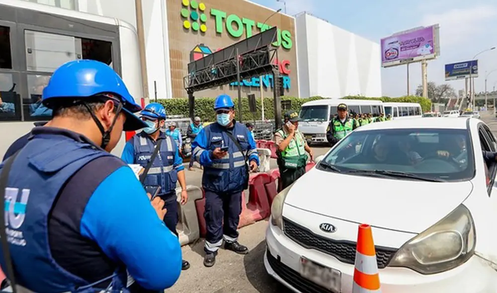 Chofer que no tenga tenga el curso de actualización del MTC será multado. Foto: Gobierno Chofer que no tenga tenga el curso de actualización del MTC será multado. Foto: Gobierno