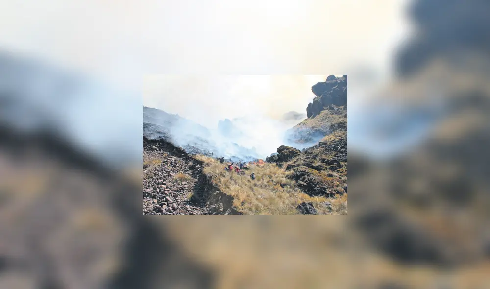 Fuego se propaga por zona adyacente en la carretera Interoceánica. Foto: La República