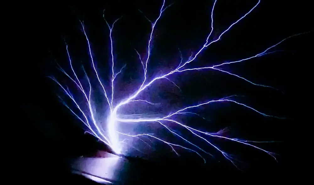 El Fuego de San Telmo se caracteriza por presentar destellos fugaces de color morado y azul. Foto: referencial / difusión El Fuego de San Telmo se caracteriza por presentar destellos fugaces de color morado y azul. Foto: referencial / difusión