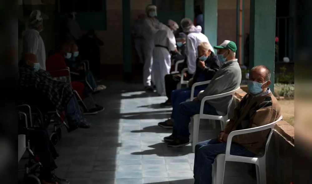 Ministerio de Salud confirmó la entrada al Perú de una nueva variante de la COVID-19. Foto: AFP Ministerio de Salud confirmó la entrada al Perú de una nueva variante de la COVID-19. Foto: AFP