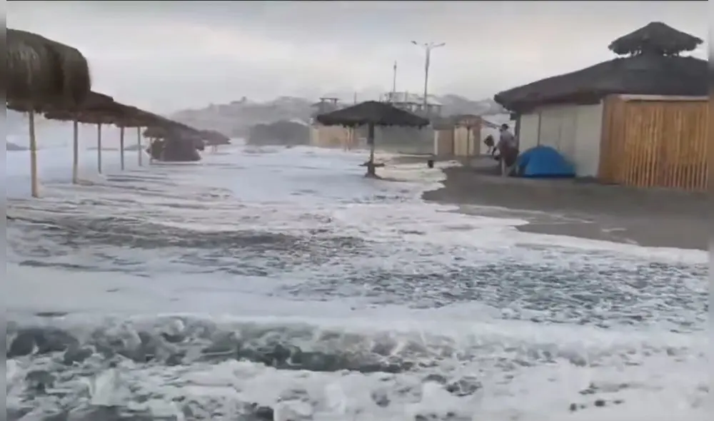Las playas de Mollendo, en la provincia de Islay en Arequipa, resultaron afectadas por el oleaje anómalo. Foto: captura video