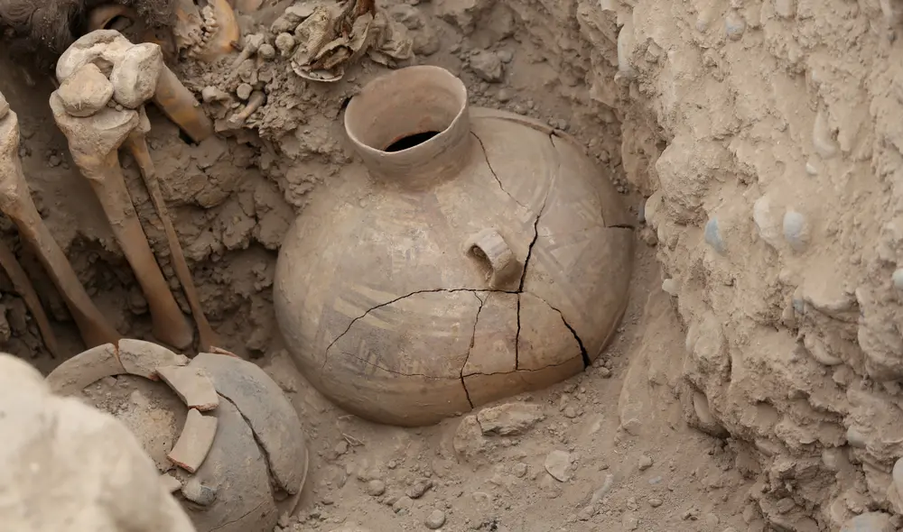 El entierro cuenta con una fina pieza de cerámica pintada, de clara influencia Chancay. Foto: Claudia Alva - La República