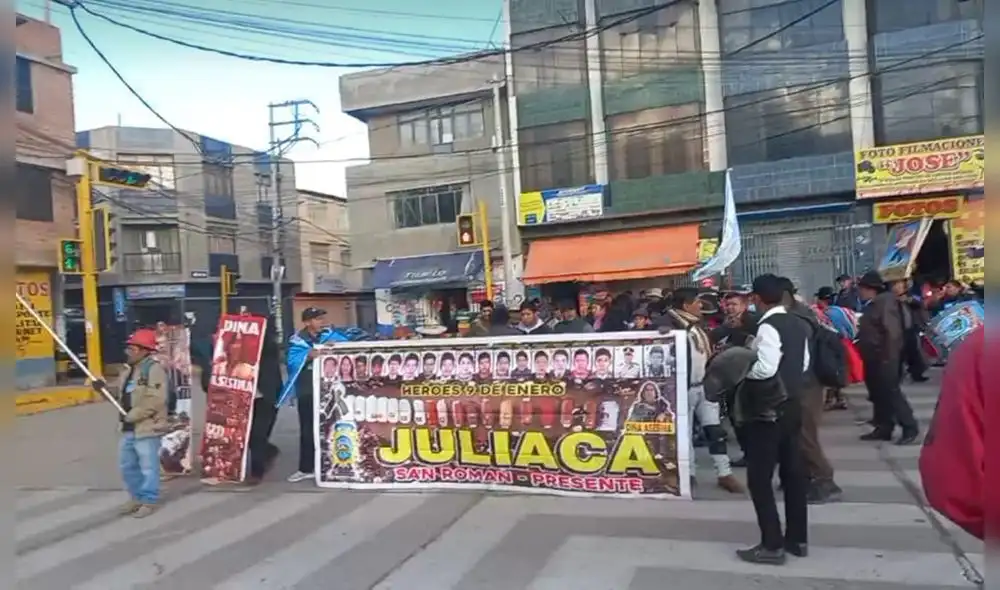 No ceden. Delegaciones de las provincias de Puno se movilizaron luego de asamblea.