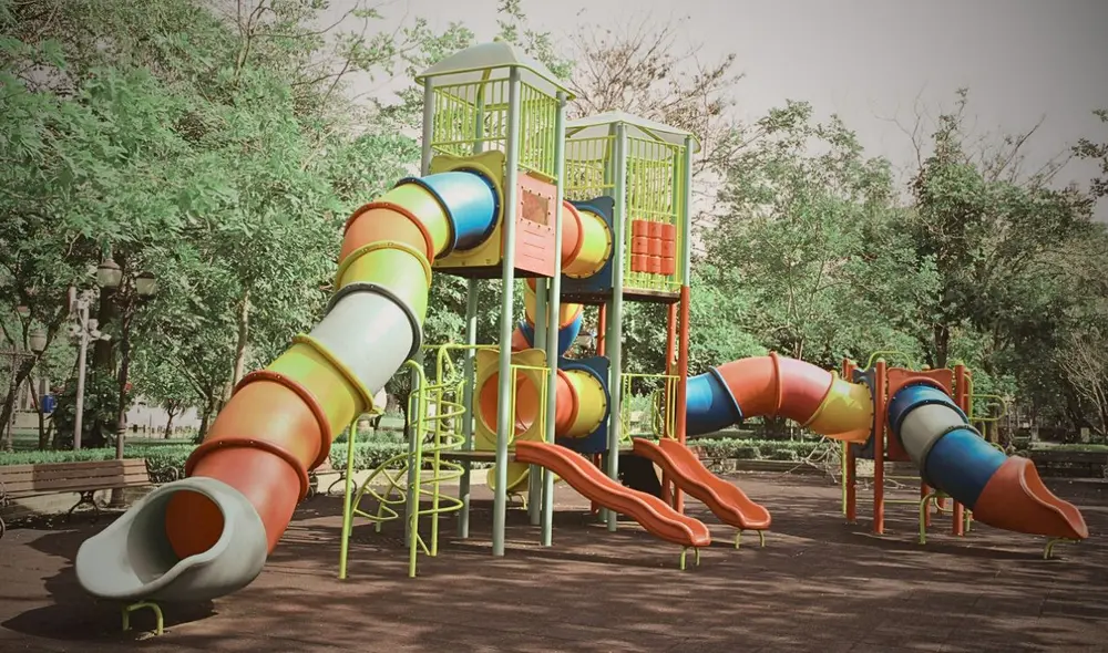 Menor de edad habría fallecido asfixiada por cordones de su ropa de kínder. Foto: istock.com