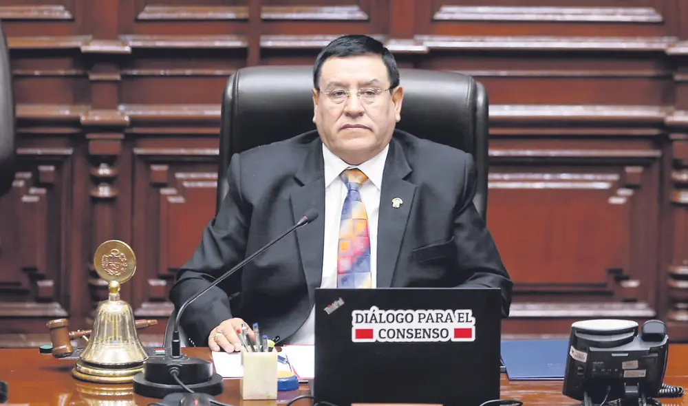 Escandaloso. Cada semana, salen a la luz nuevas conversaciones de los trabajadores de Alejandro Soto, que evidencian que operaron con cuentas trol. Foto: Antonio Melgarejo