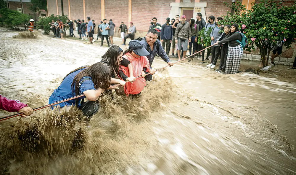 En chosica. A inicios de año, el ciclón Yaku provocó lluvias intensas en Lima. Hubo huaicos y desbordes, pero municipios parecen haberlo olvidado. Foto: John Reyes/ La República En chosica. A inicios de año, el ciclón Yaku provocó lluvias intensas en Lima. Hubo huaicos y desbordes, pero municipios parecen haberlo olvidado. Foto: John Reyes/ La República