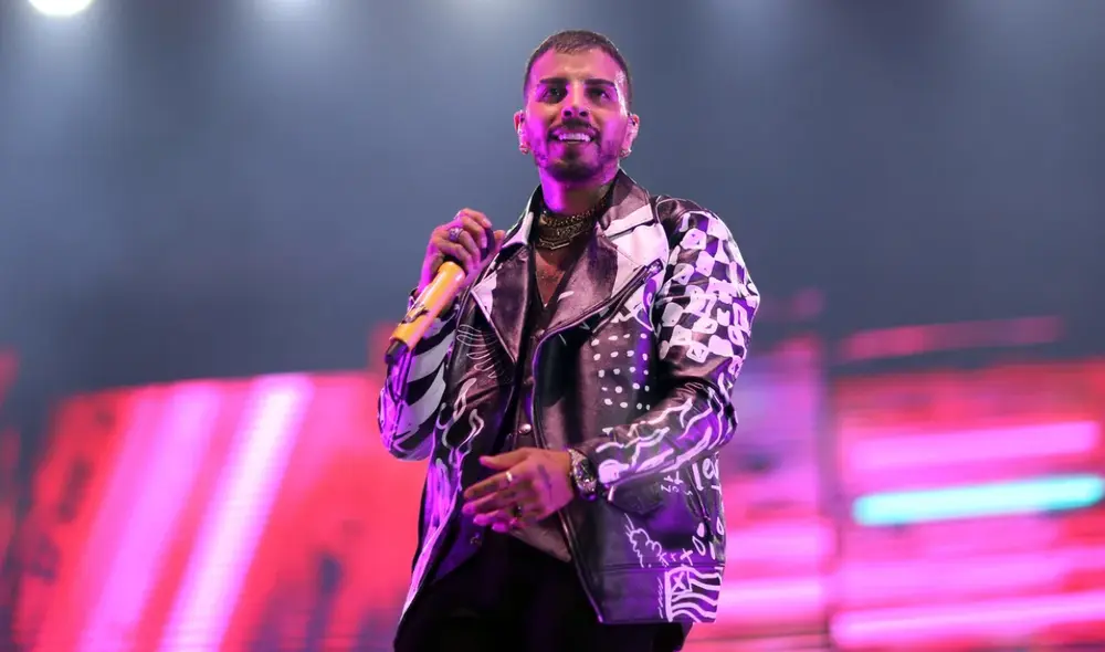 Rauw Alejandro se traslada al Estadio Nacional. Foto: Vogue México