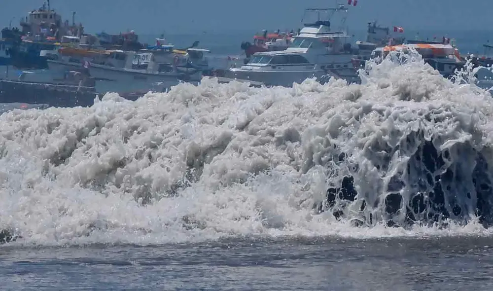 Oleajes anómalos persisten en Lima y Callao. Foto: La República/Jessica Merino Oleajes anómalos persisten en Lima y Callao. Foto: La República/Jessica Merino