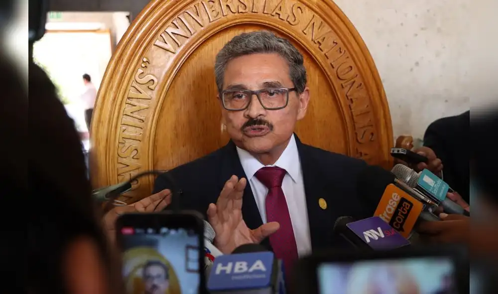 Hugo Rojas cuestiona proyecto de ley que busca licenciamiento indefinido. Foto: La República Hugo Rojas cuestiona proyecto de ley que busca licenciamiento indefinido. Foto: La República