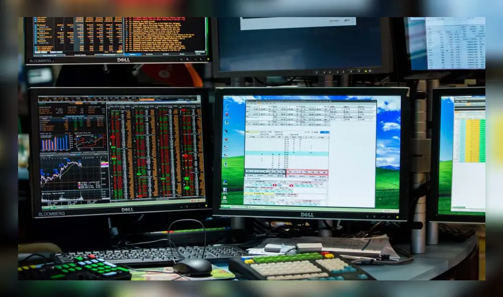 Aproximadamente más del 50% de fondos de inversión están en dólares. Foto: EFE