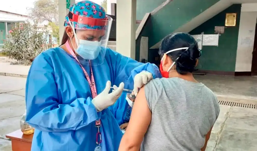El Minsa ha decidido solo aplicar la vacuna bivalente en Perú. Foto: Andina El Minsa ha decidido solo aplicar la vacuna bivalente en Perú. Foto: Andina