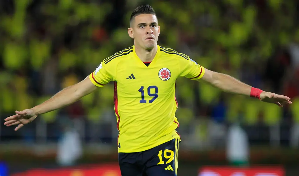 Rafael Santos Borré le dio el triunfo por la mínima a Colombia sobre Venezuela. Foto: EFE | Video: Movistar Deportes