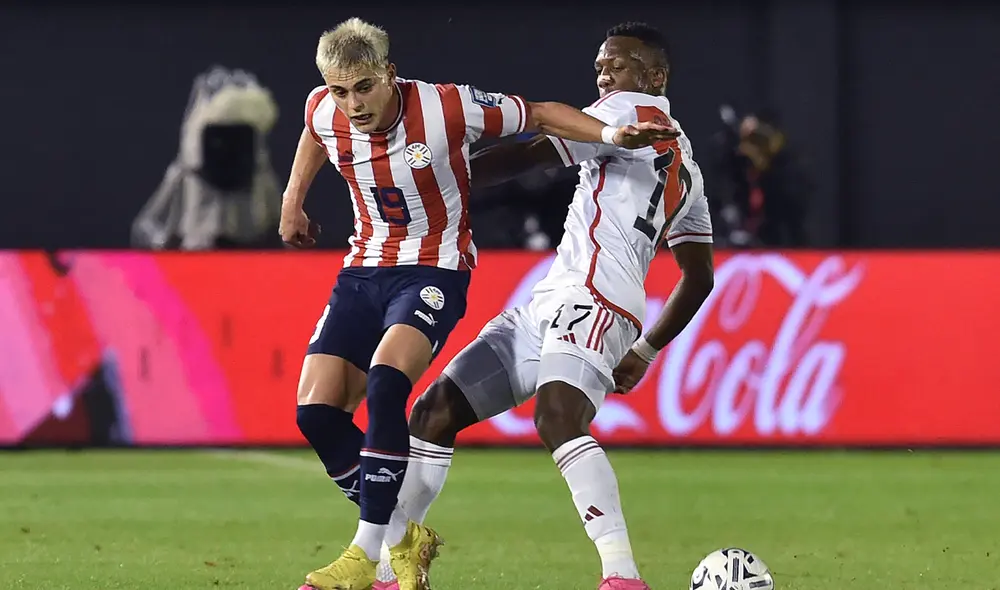 Perú se quedó con 10 hombres tras la expulsión de Luis Advíncula. Foto: Conmebol Perú se quedó con 10 hombres tras la expulsión de Luis Advíncula. Foto: Conmebol