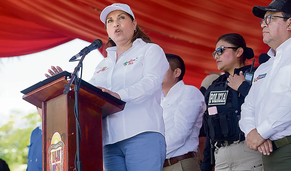 Rechazada. La presidenta llegó a Pichanaki, pero no fue bien recibida. Luego, en su discurso, responsabilizó a los manifestantes de las muertes durante las protestas contra su Gobierno. Foto: Sepres Rechazada. La presidenta llegó a Pichanaki, pero no fue bien recibida. Luego, en su discurso, responsabilizó a los manifestantes de las muertes durante las protestas contra su Gobierno. Foto: Sepres